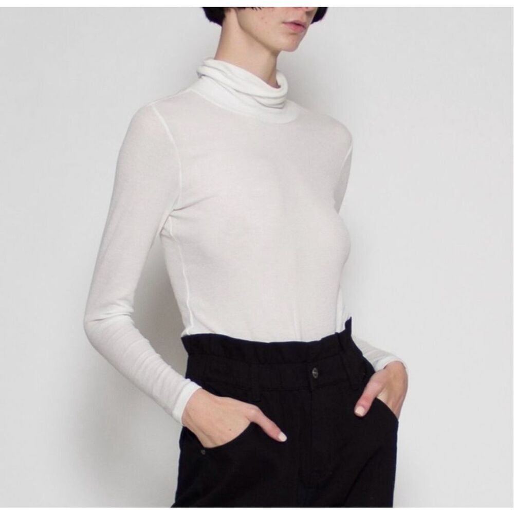 ✨JUST FEMALE MILLIE IS ROLLNECK CREAM TURTLENECK SZ LARGE TOP✨